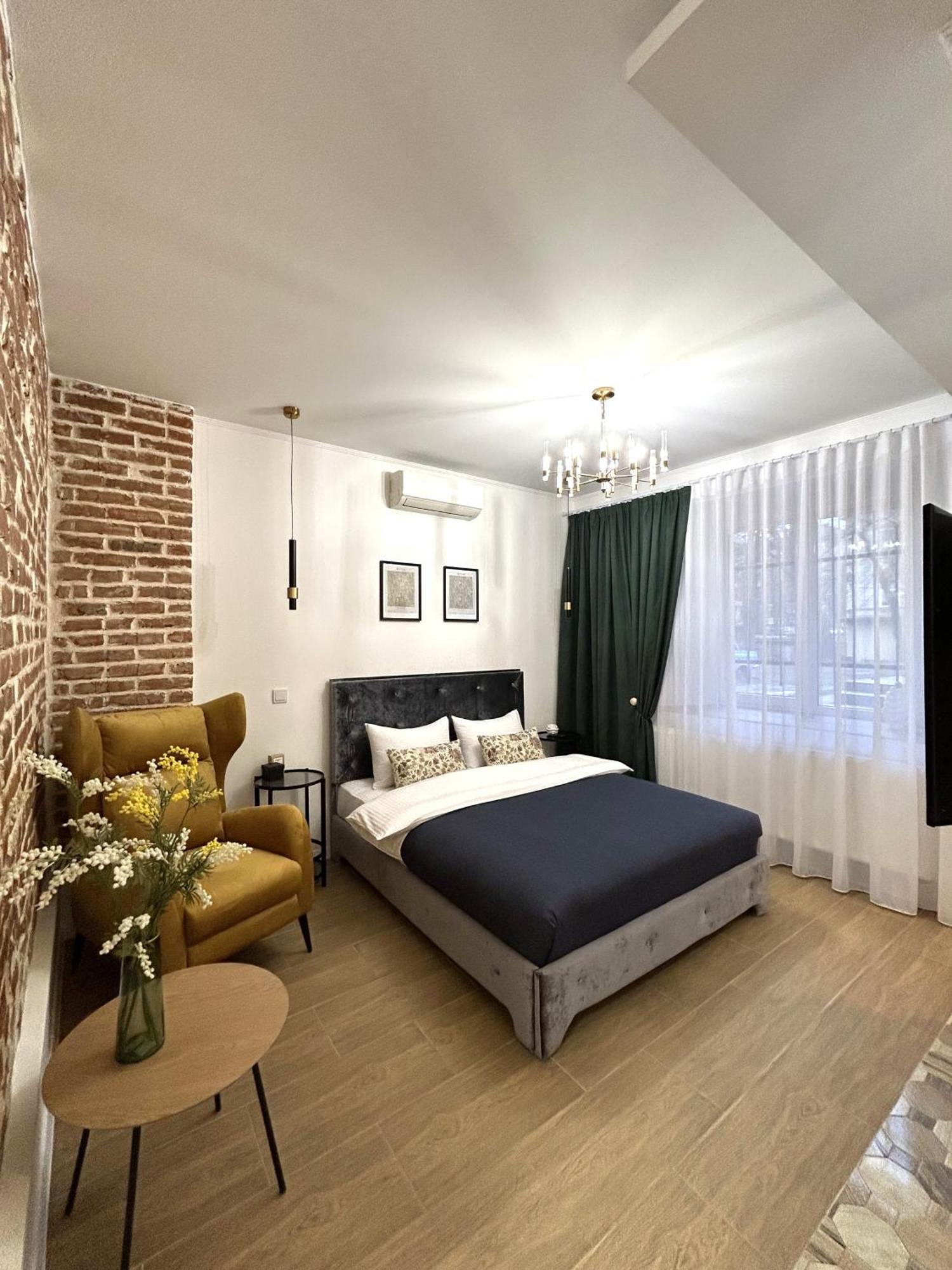 Modern Apartment, 100m To Opera * Lviv